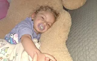 Máma proti úřadu: Pomozte mamince a malé Ellis znovu najít jistotu