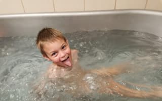 Přispěli jste na delfínoterapii pro Oliverka.